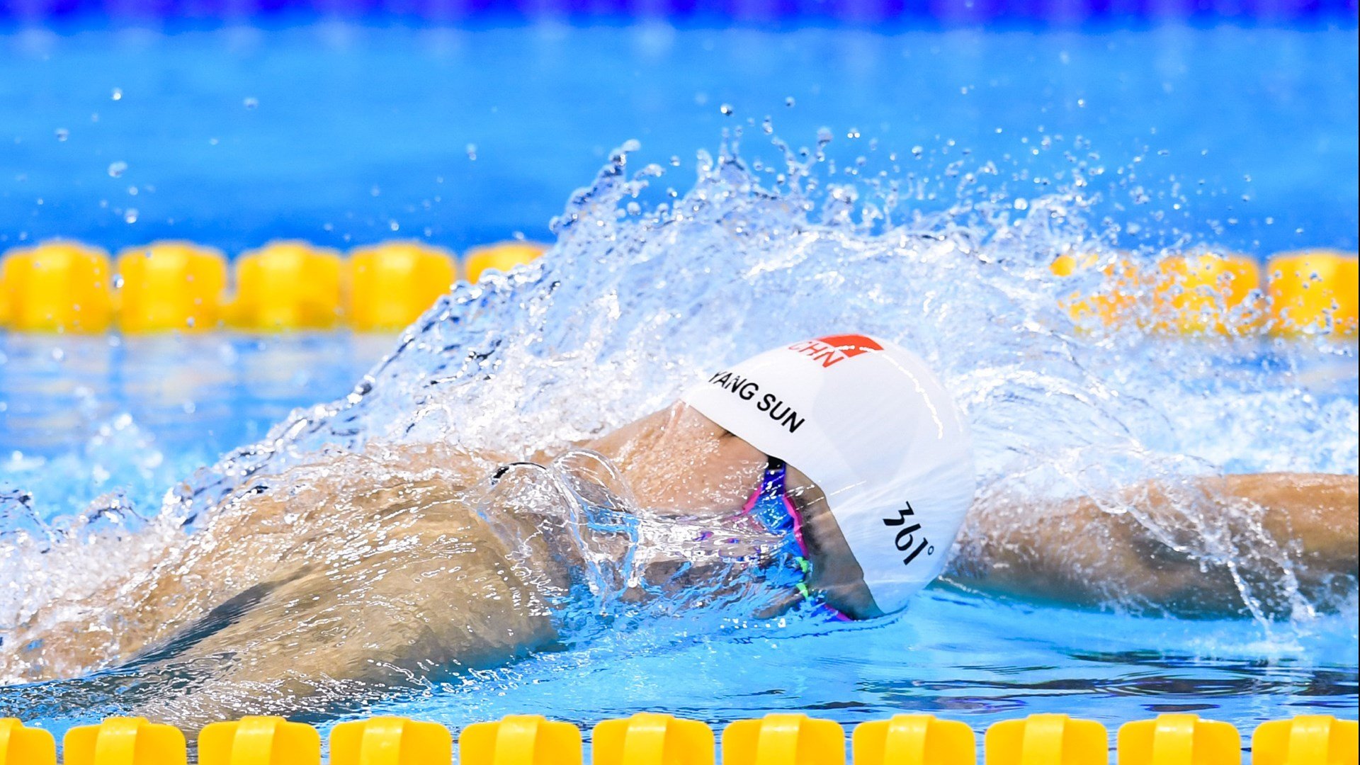 天才新星上演帽子戏法,助球队豪取三连胜