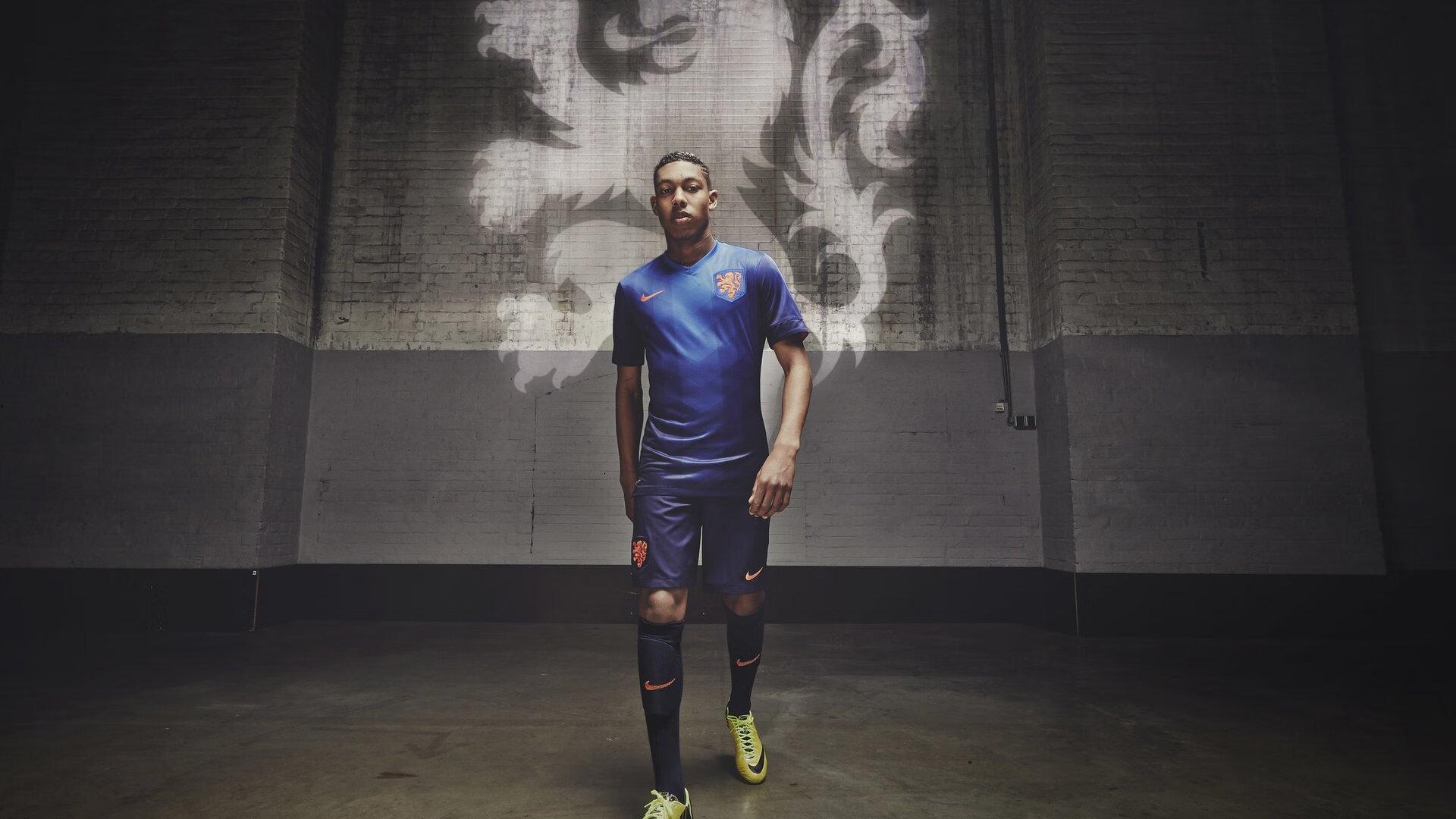 欧足联发布上赛季欧洲足坛上座报告，老特拉福德再度称雄，伯纳乌梅阿查紧随其后